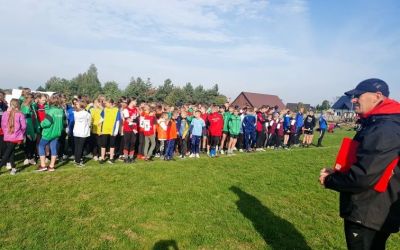 SP LUBNIA: Gminne Igrzyska Młodzieży i Dzieci w sztafetowych biegach przełajowych chłopców