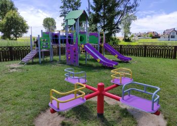 Z MYŚLĄ O NAJMŁODSZYCH – NOWE SPRZĘTY NA PLACACH ZABAW