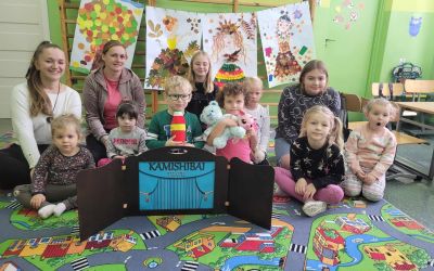 SP LEŚNO: Teatr kamishibai w przedszkolu w Przymuszewie