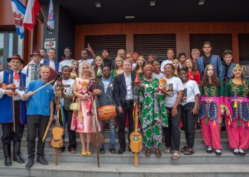 Z WIZYTĄ U BURMISTRZA – FESTIWALOWI GOŚCIE W BRUSACH