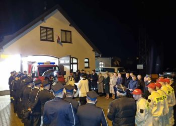 RADOŚĆ Z NOWEGO WOZU W OSP ZALESIE