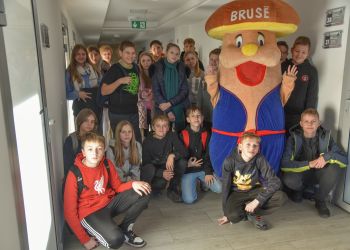 UCZNIOWIE SZKOŁY PODSTAWOWEJ W CZYCZKOWACH Z WIZYTĄ W URZĘDZIE