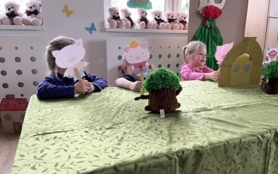 PRZEDSZKOLE NR 1 W BRUSACH: Gmina Brusy stawia na przedszkolaków - teatrzyk "Trzy świnki"