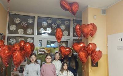 SP LEŚNO: KIERMASZ BALONÓW WALENTYNKOWYCH