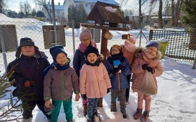 SP PRZYMUSZEWO: DOKARMIANIE PTAKÓW