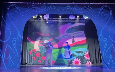 SP CZAPIEWICE: Wyjazd na spektakl pt. ,,Alicja w Krainie Czarów’’ oraz do Świata Mai