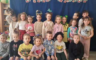 SP W ZALESIU: Witaj Wiosno! - przedszkolaki z Zalesia witają wiosnę