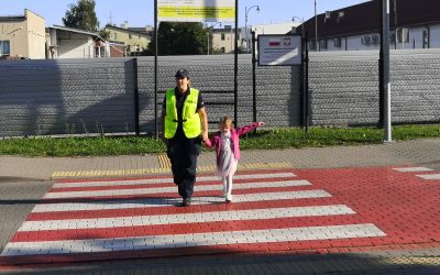 PRZEDSZKOLE NR 1: Spotkanie z policjantką w grupie Żabki