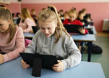 25 tabletów trafiło do Szkoły Podstawowej nr 1 im. Jana Pawła II w Brusach