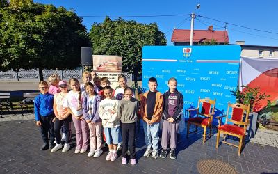 SP W LEŚNIE: Klasa 4 na Narodowym Czytaniu w Brusach