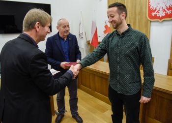 BURMISTRZ BRUS WRĘCZYŁ ODZNACZENIA ZASŁUŻONYM KRWIODAWCOM