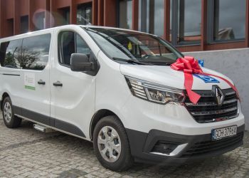 NOWY BUS I TRZECIA ROCZNICA DZIAŁALNOŚCI ŚRODOWISKOWEGO DOMU SAMOPOMOCY