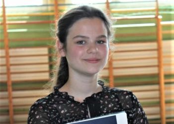 Kornelia Lemańczyk absolwentka Szkoły Podstawowej nr 1 im. Jana Pawła II w Brusach nagrodzona przez Marszałka Województwa Pomorskiego