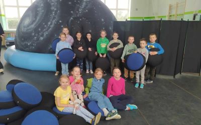 SP LUBNIA: Pokazy astronomiczne w mobilnym planetarium