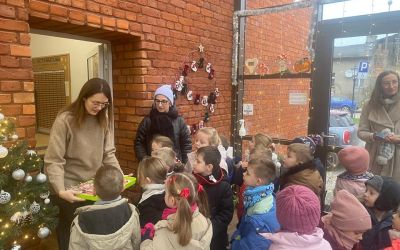 PRZEDSZKOLE NR 1: Odwiedziny dzieci w Środowiskowym Domu Samopomocy w Brusach