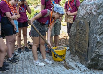 Eksploracja Brus i terenów bliskich Czernicy - harcerze z Hufca ZHP Kutno
