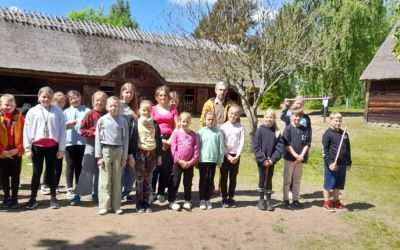 SP W LUBNI: Kaszubska wycieczka do Wdzydz Kiszewskich uczniów SP w Lubni