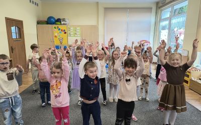 PRZEDSZKOLE NR 1: Za krokiem krok– rytm, ruch i radość w ramach programu "Gmina Brusy stawia na przedszkolaków"