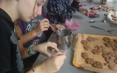 SP CZAPIEWICE: Pieczenie pierniczków