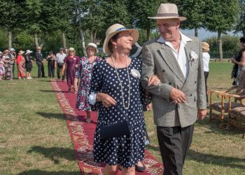 RETRO ZABAWA W BRUSACH