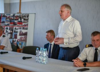 Wojewoda pomorski Dariusz Drelich na spotkaniu ze strażakami
