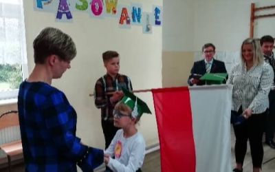 Dzień Edukacji Narodowej i Pasowanie w Szkole Podstawowej w Męcikale